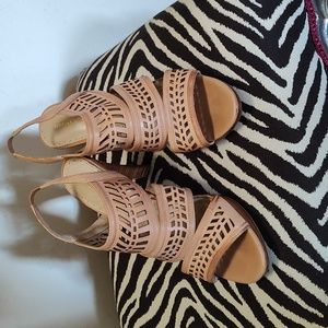 ADRIENNE VITTADINI LEATHER SANDALS.